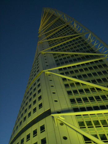 Grn-gul Turning Torso